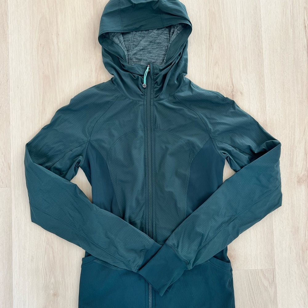 Lululemon "in flux" jacket !!